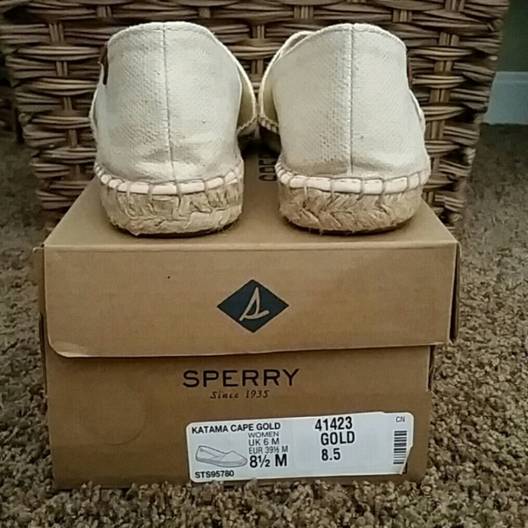 New Sperry flats - Picture 2 of 4